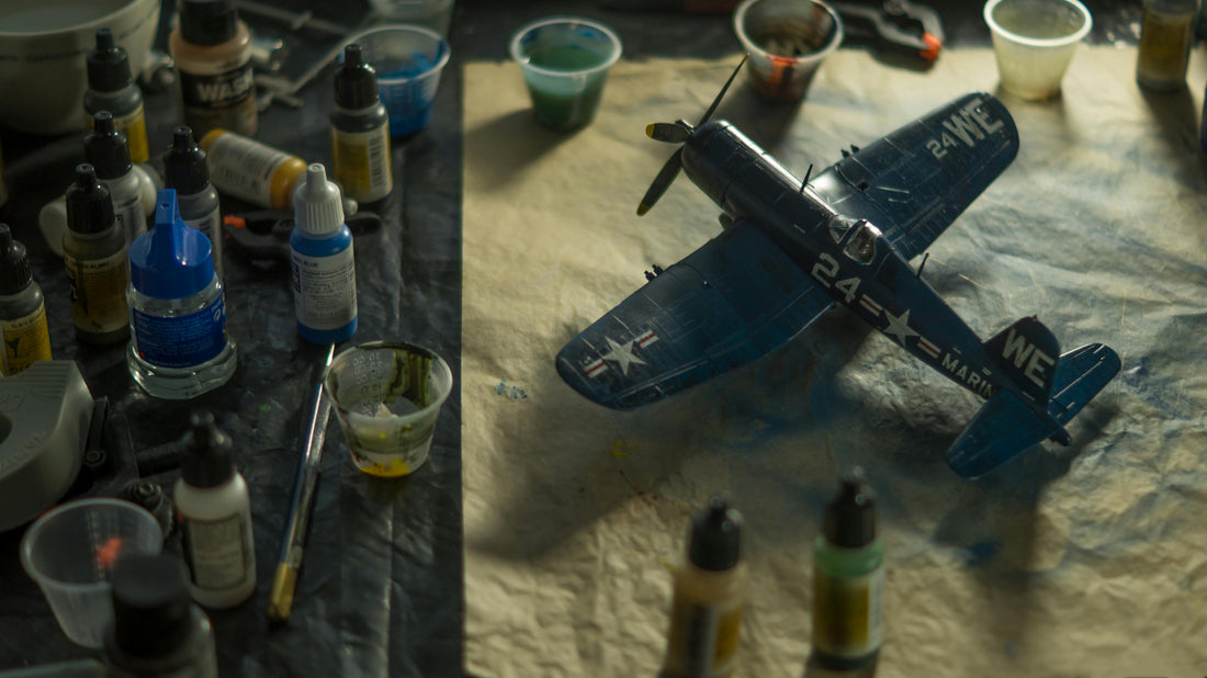 Les meilleurs colles et peintures pour maquettes d’avions