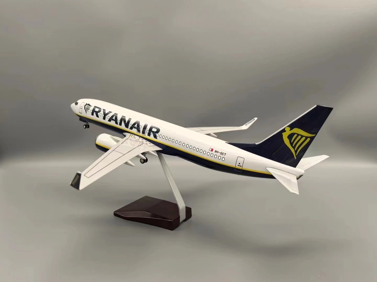 Maquette Métal B737-800 Ryanair Avec Led 1/85