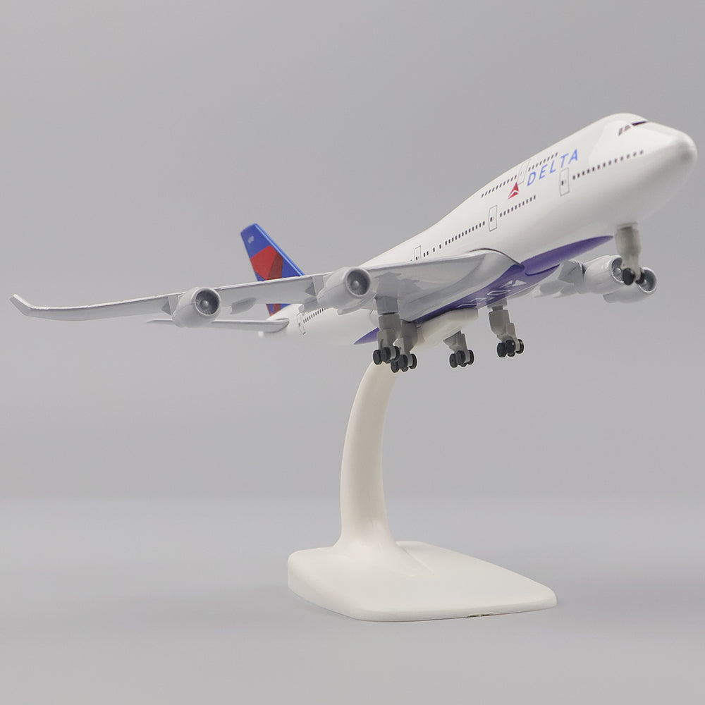 Boeing 747 Delta miniature