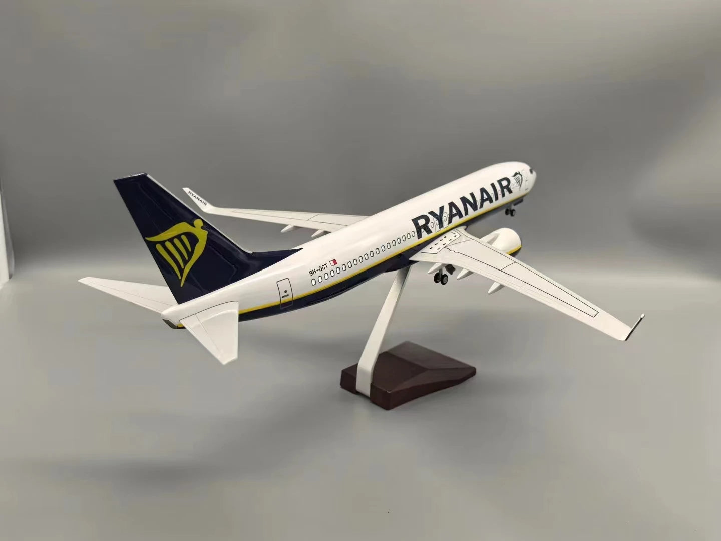 Maquette Métal B737-800 Ryanair Avec Led 1/85