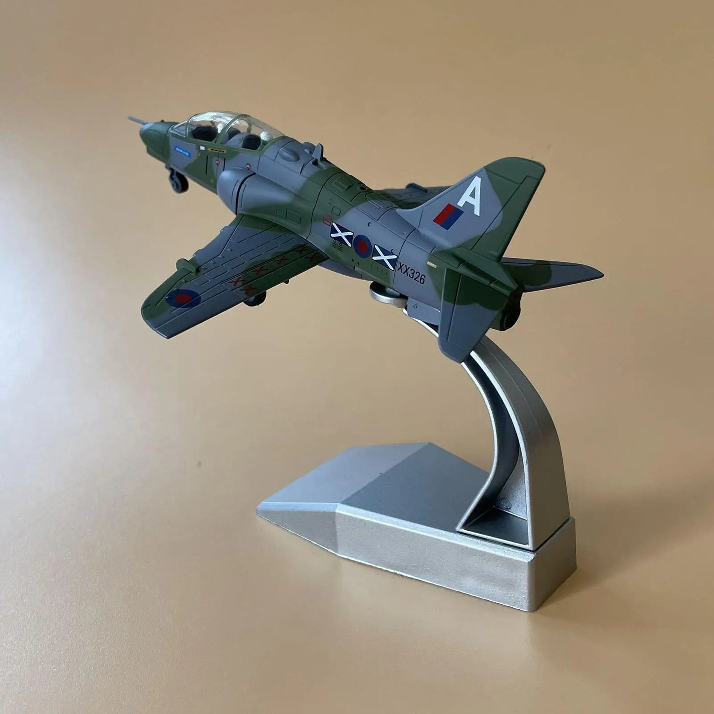 Maquette avion de chasse leger BAe Hawk T1