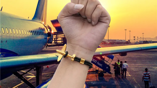 Que symbolise le bracelet avion ?