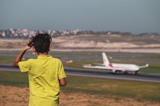 Les meilleurs cadeaux pour un spotter aviation : 15 idées pour faire plaisir à un passionné d’avions