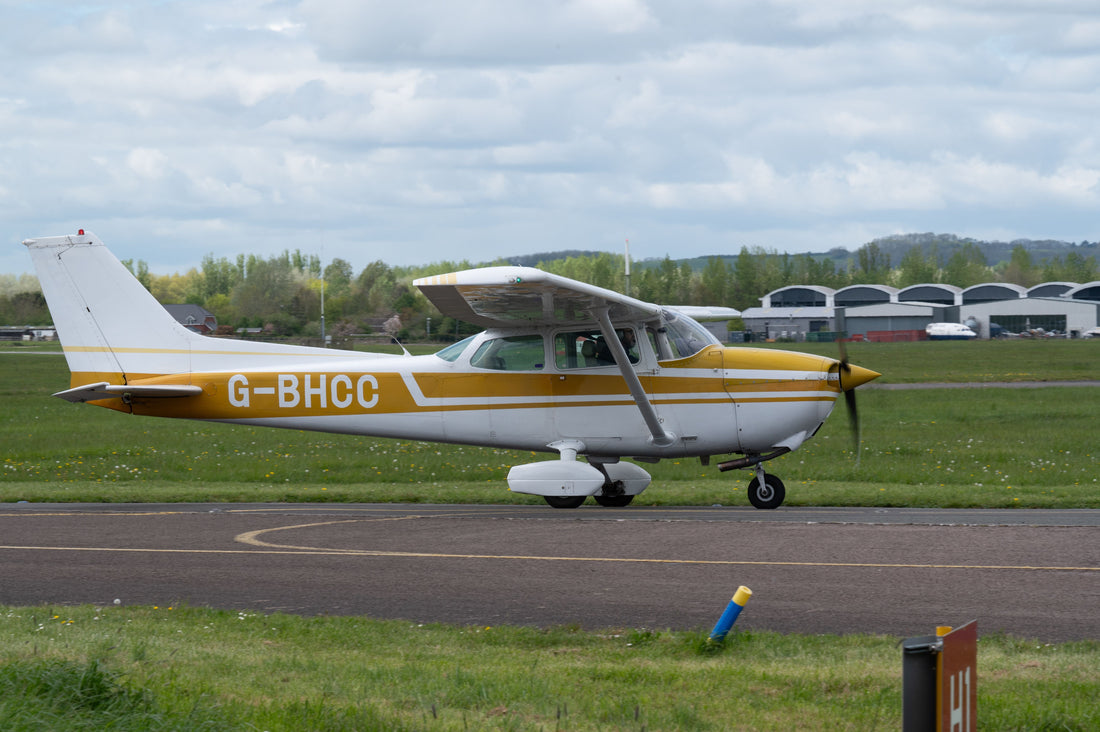 Quel âge pour commencer à piloter un avion ? Le guide complet