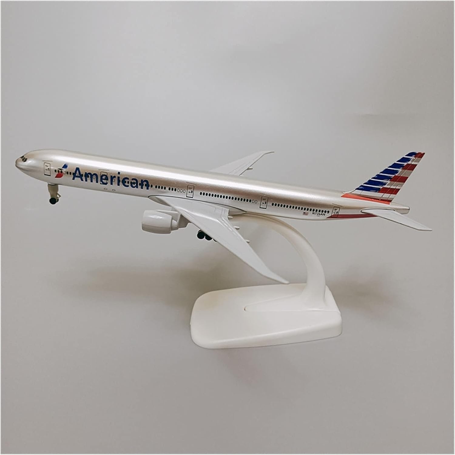 Aéo - Maquette Boeing B777 American 1/250