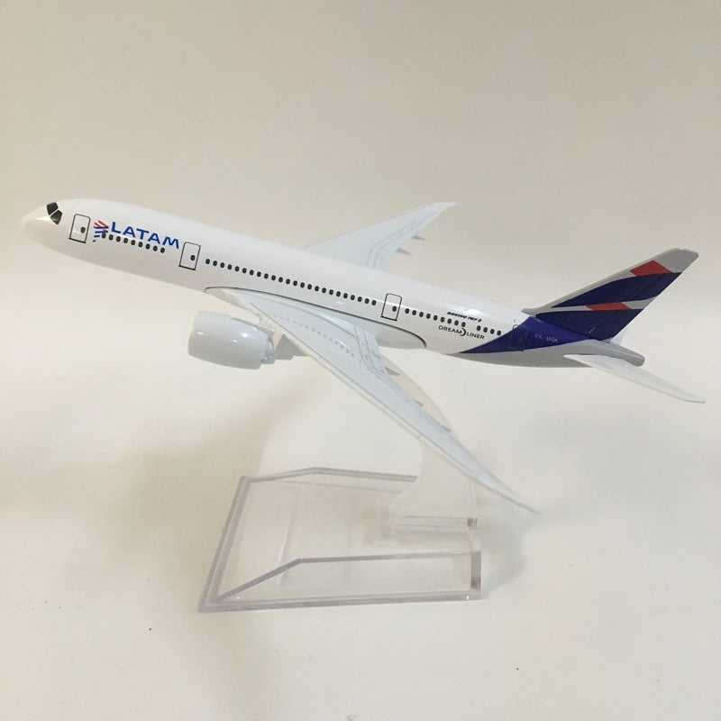 Boeing 787 LATAM modèle réduit