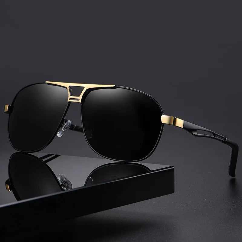 Lunettes de soleil style pilote dorees