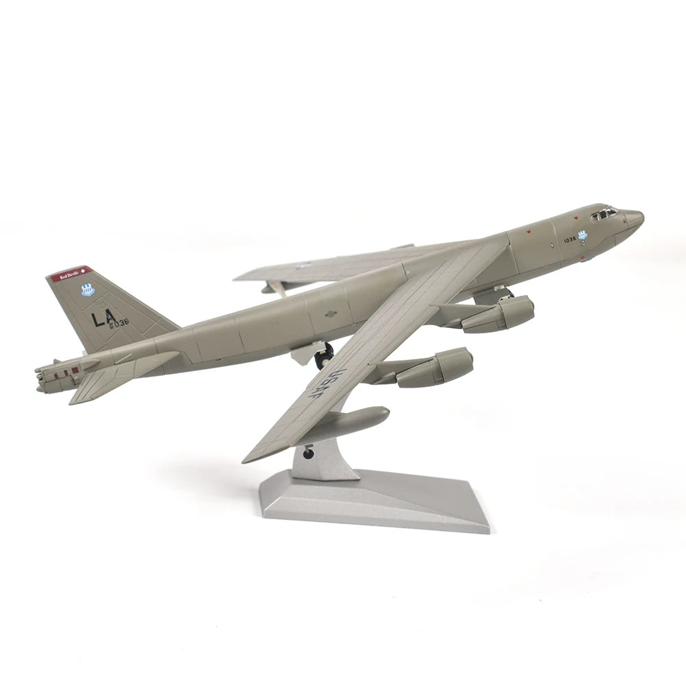 Maquette B-52 Stratofortress 1/200