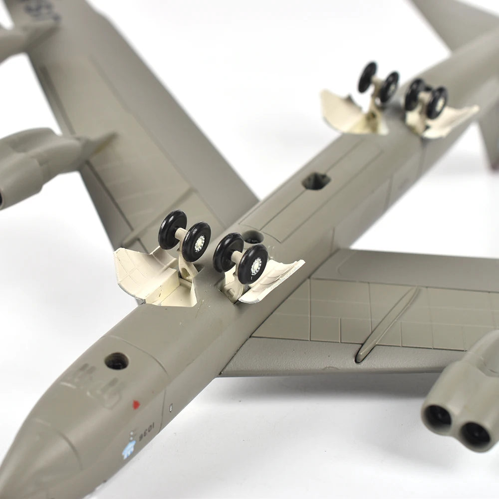 Maquette B-52 Stratofortress 1/200