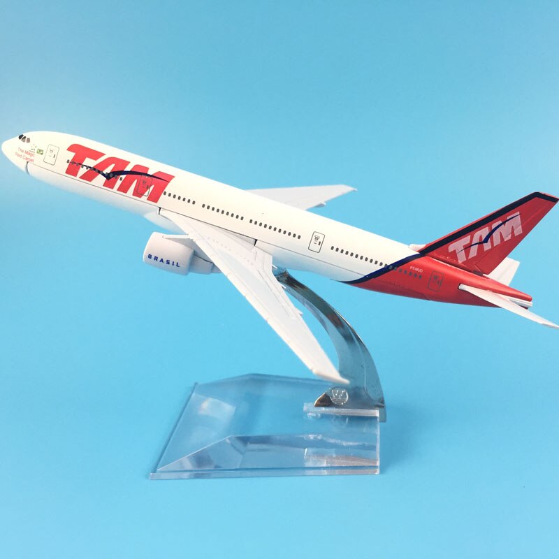 Maquette Boeing 777 TAM décorative