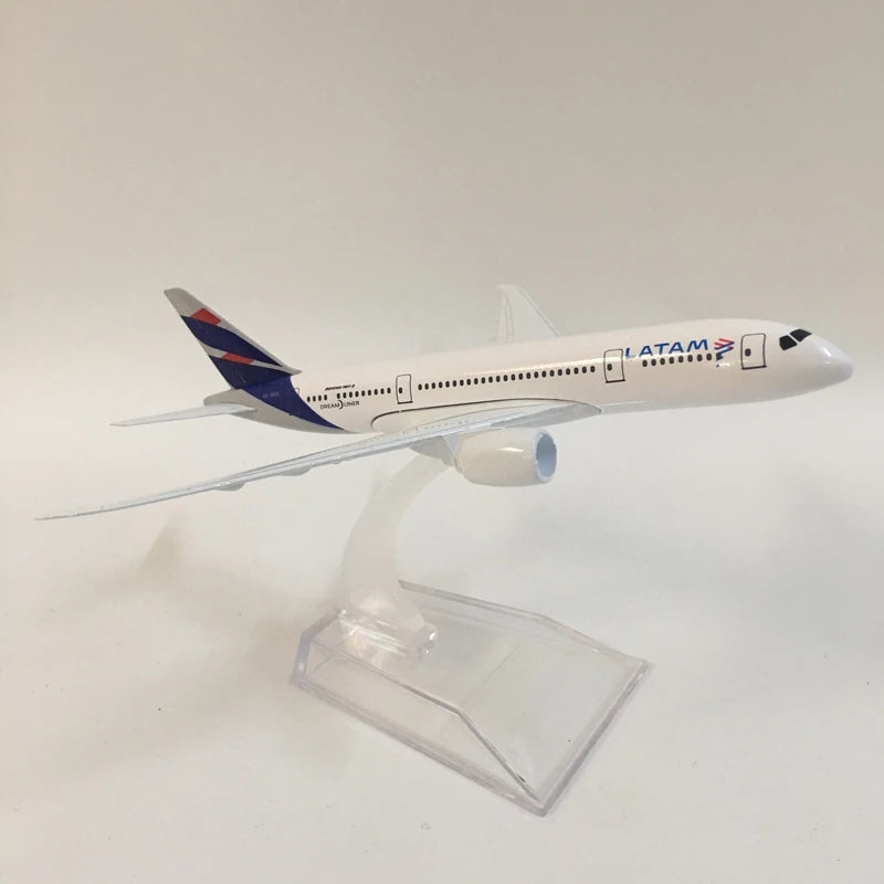 Maquette Boeing 787 LATAM décorative