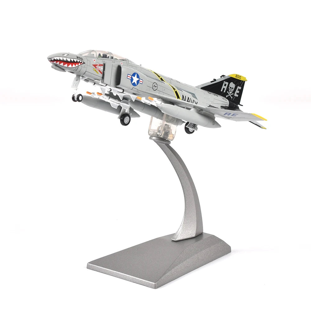 Maquette F-4 Phantom 1/100