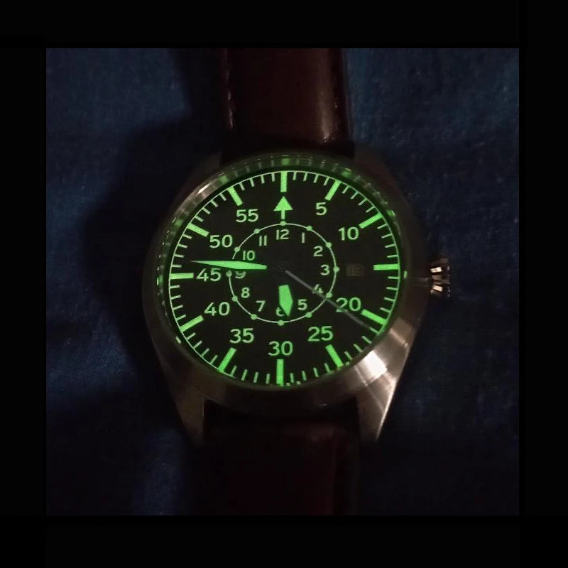 Montre aviation noire avec grands chiffres haute lisibilité