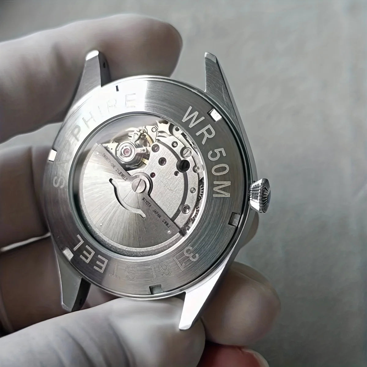 Montre inspirée des instruments de bord d'avion