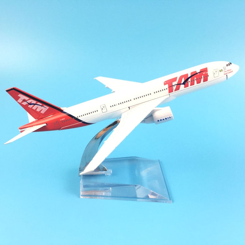 Triple Seven TAM Airlines modèle réduit