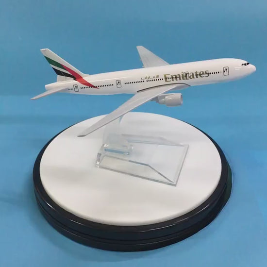 Aéo - Maquette Boeing B777 Emirates 1/400