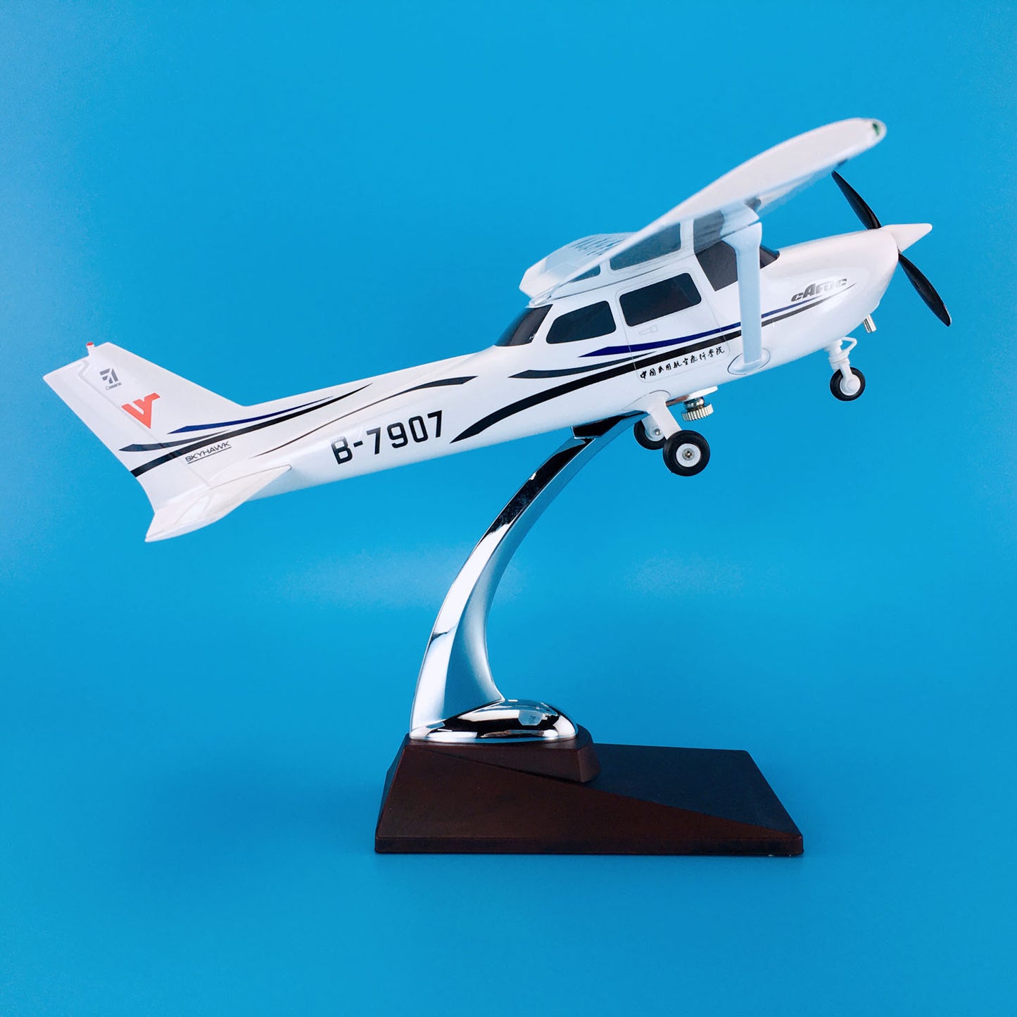 |200007763:201336100Aéo - Maquette Cessna 172 1/30